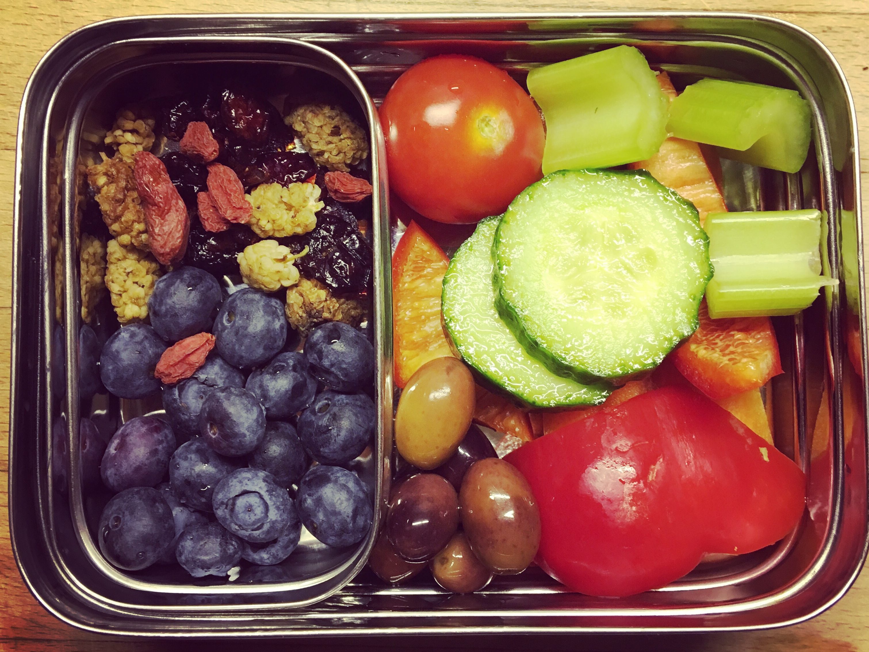 LUNCH BOX: VEGGIE & BERRY SECTION